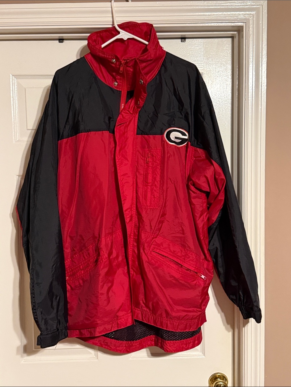 Men’s Georgia Bulldogs lightweight windbreaker with zippered hood
